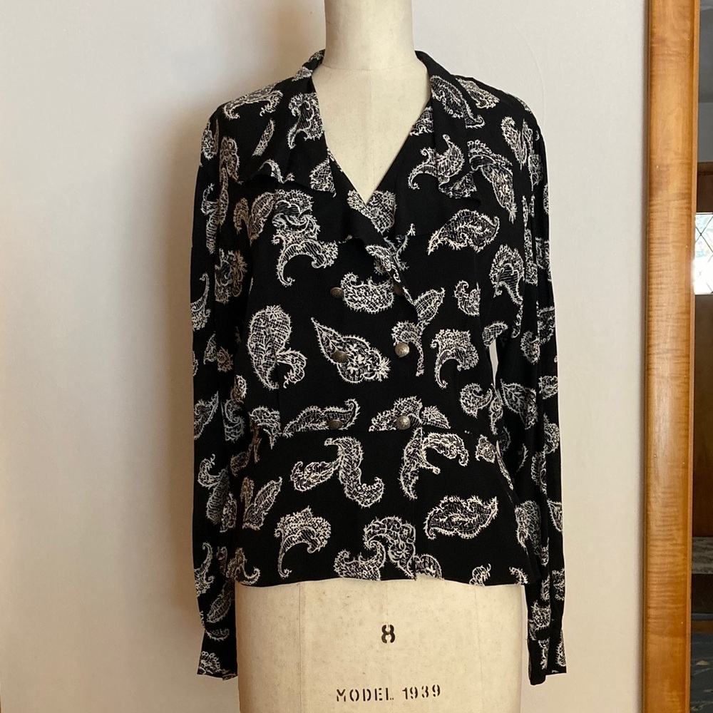 Chaus Paisley with “Celtic” Button Detail Tailored V-neck Rayon Tailored Waist